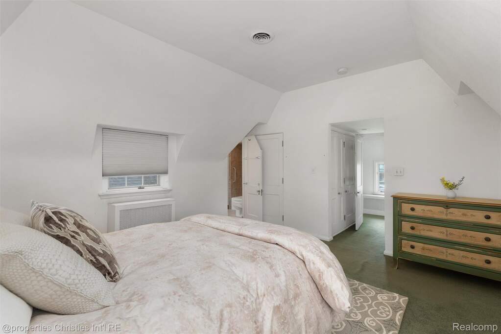4 Bedroom Single Family Home/House's Image 42