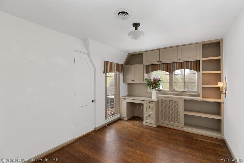 4 Bedroom Single Family Home/House's Image 43