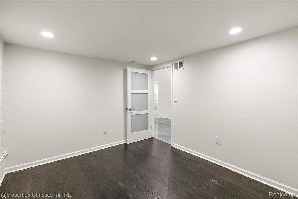 2 Bedroom Apartment/Flat's Image 15