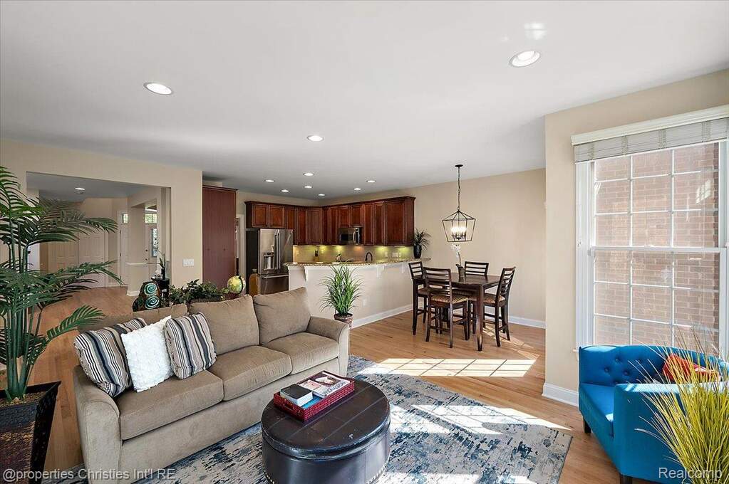 3 Bedroom Villa/Townhouse's Image 21