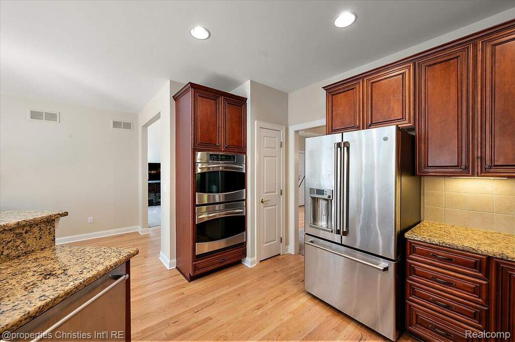 3 Bedroom Villa/Townhouse's Image 25