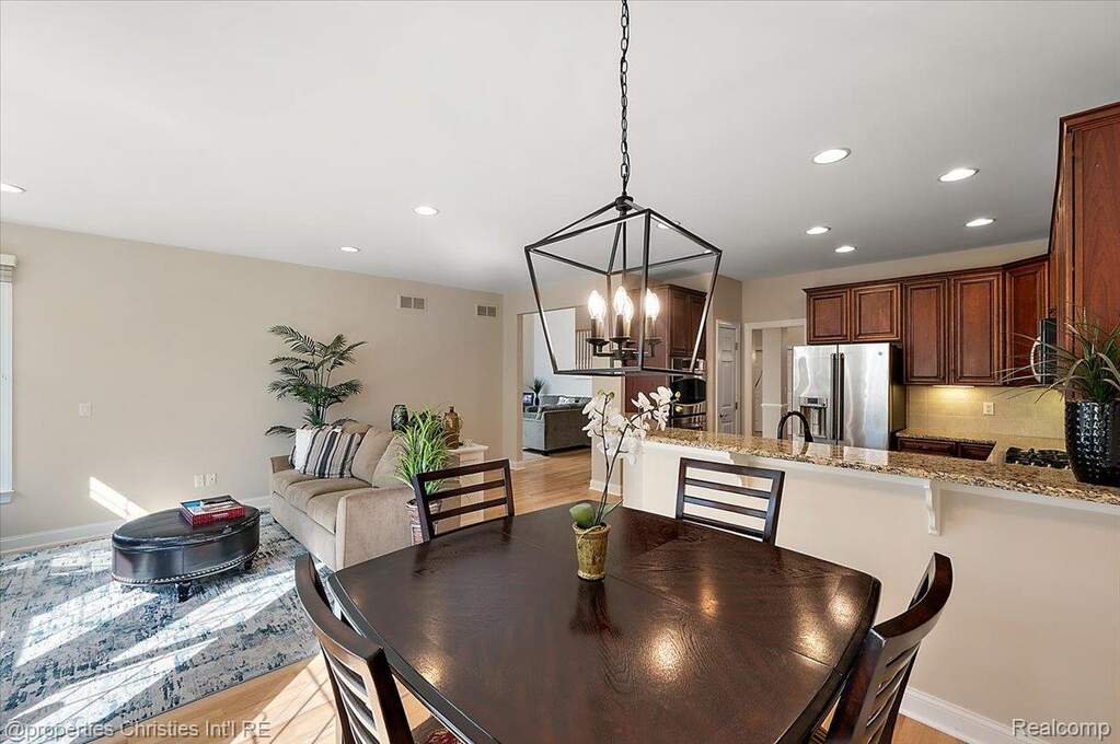 3 Bedroom Villa/Townhouse's Image 27