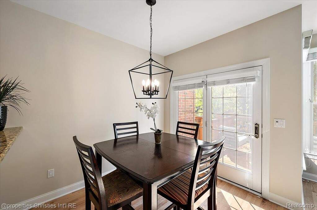 3 Bedroom Villa/Townhouse's Image 29