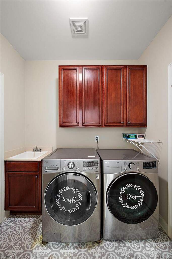 3 Bedroom Villa/Townhouse's Image 31