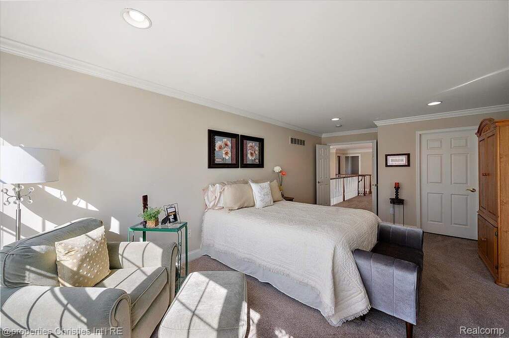 3 Bedroom Villa/Townhouse's Image 33