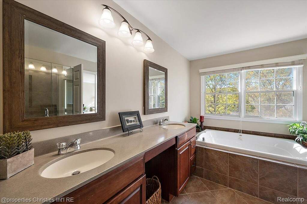 3 Bedroom Villa/Townhouse's Image 36