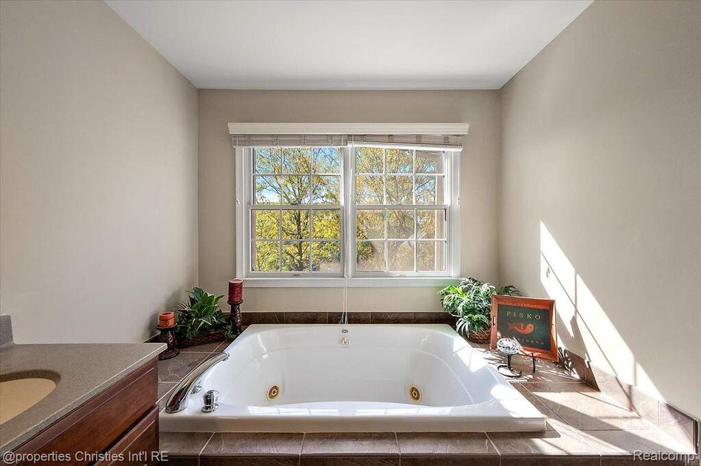 3 Bedroom Villa/Townhouse's Image 37