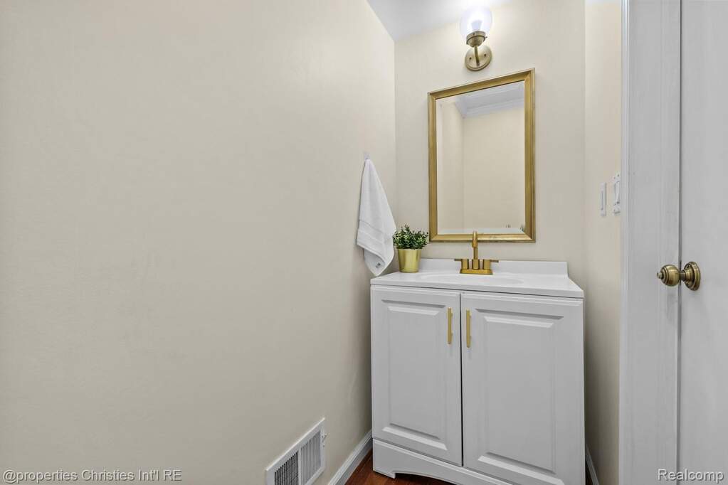 3 Bedroom Single Family Home/House's Image 13