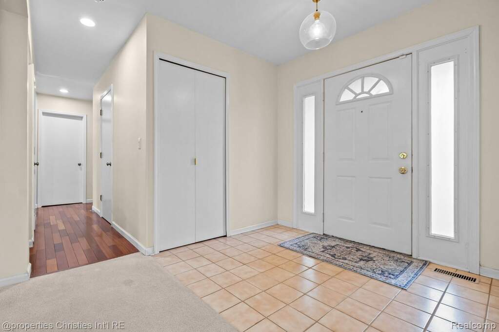 3 Bedroom Single Family Home/House's Image 14