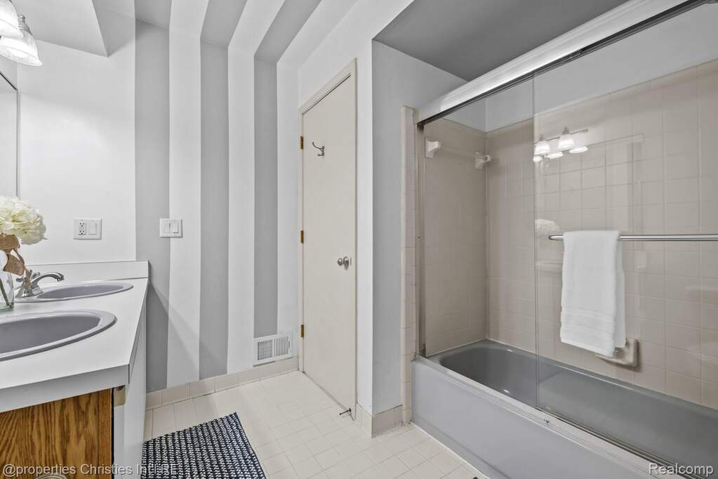 3 Bedroom Single Family Home/House's Image 24