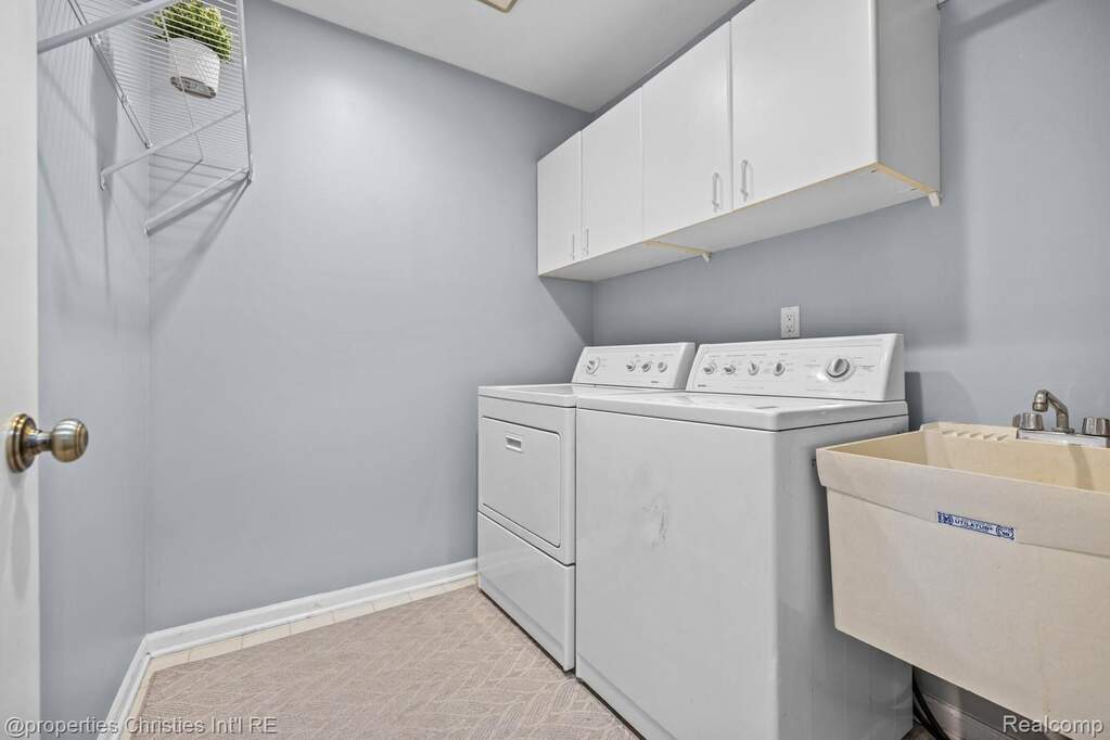 3 Bedroom Single Family Home/House's Image 27