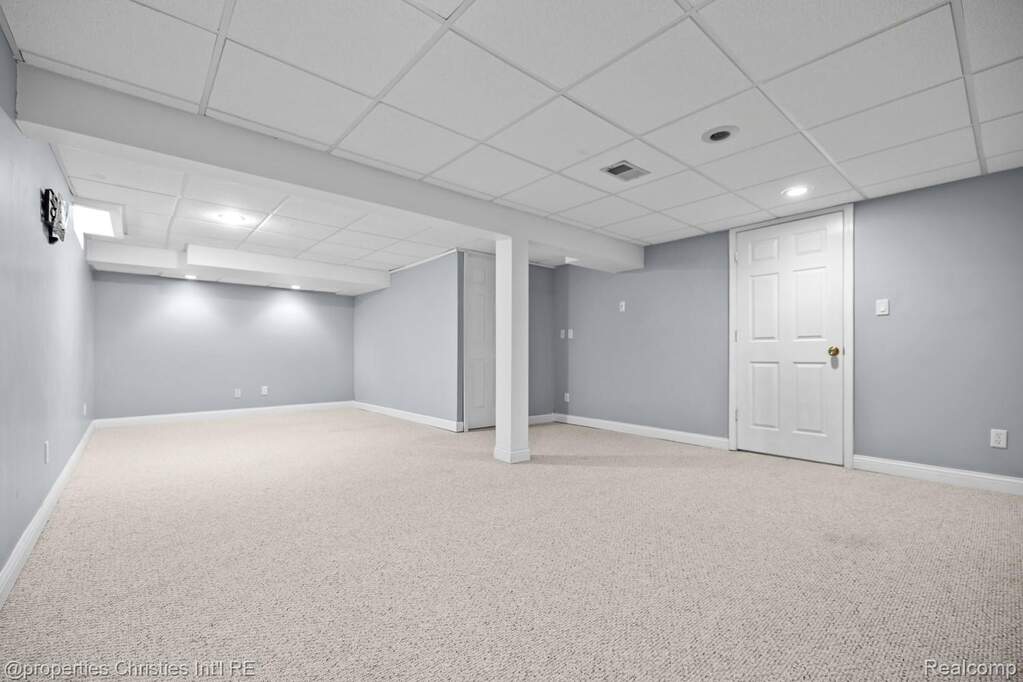 3 Bedroom Single Family Home/House's Image 32