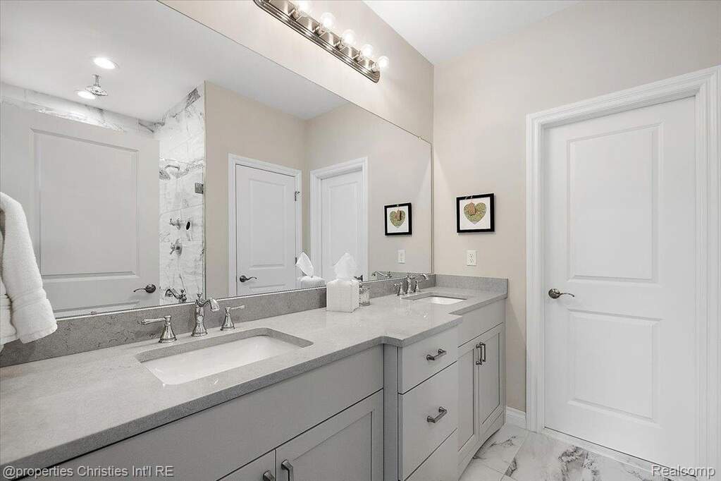 3 Bedroom Apartment/Flat's Image 33