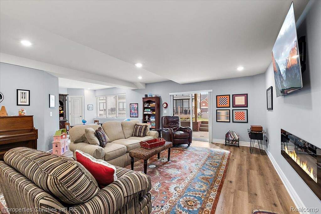 3 Bedroom Apartment/Flat's Image 64