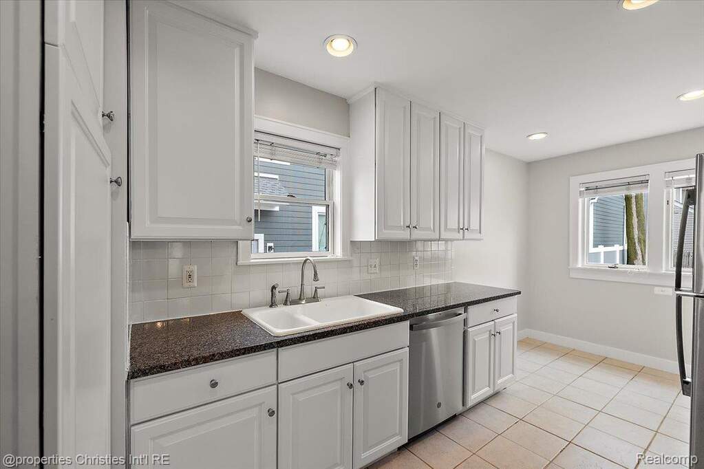 3 Bedroom Single Family Home/House's Image 8