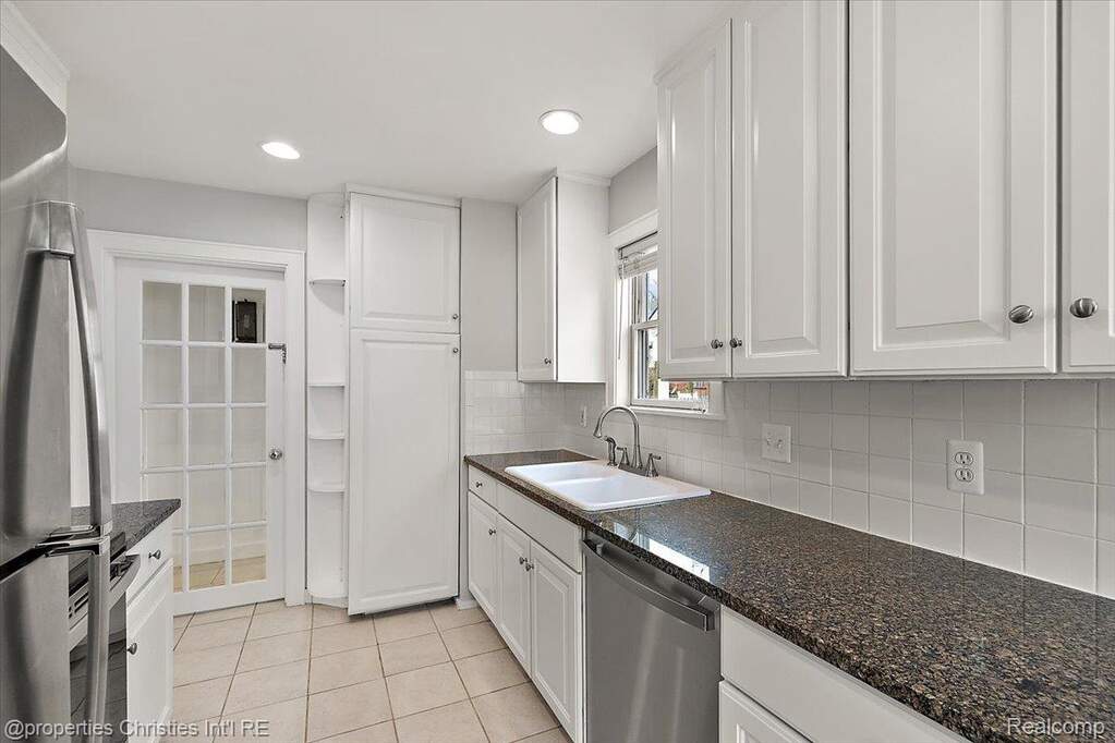3 Bedroom Single Family Home/House's Image 10
