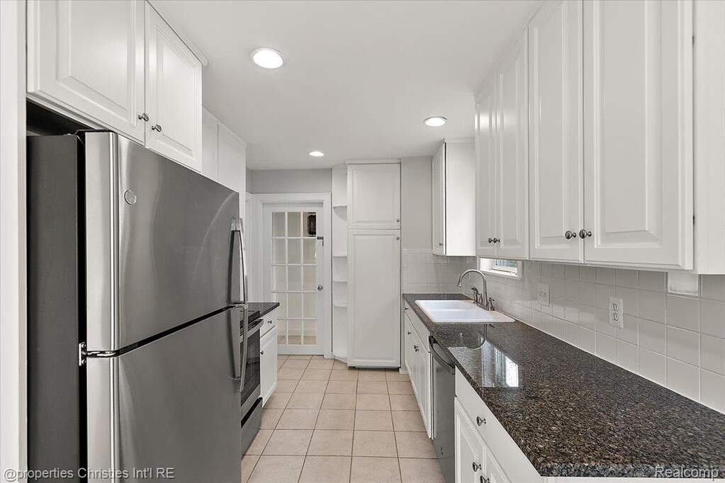 3 Bedroom Single Family Home/House's Image 11