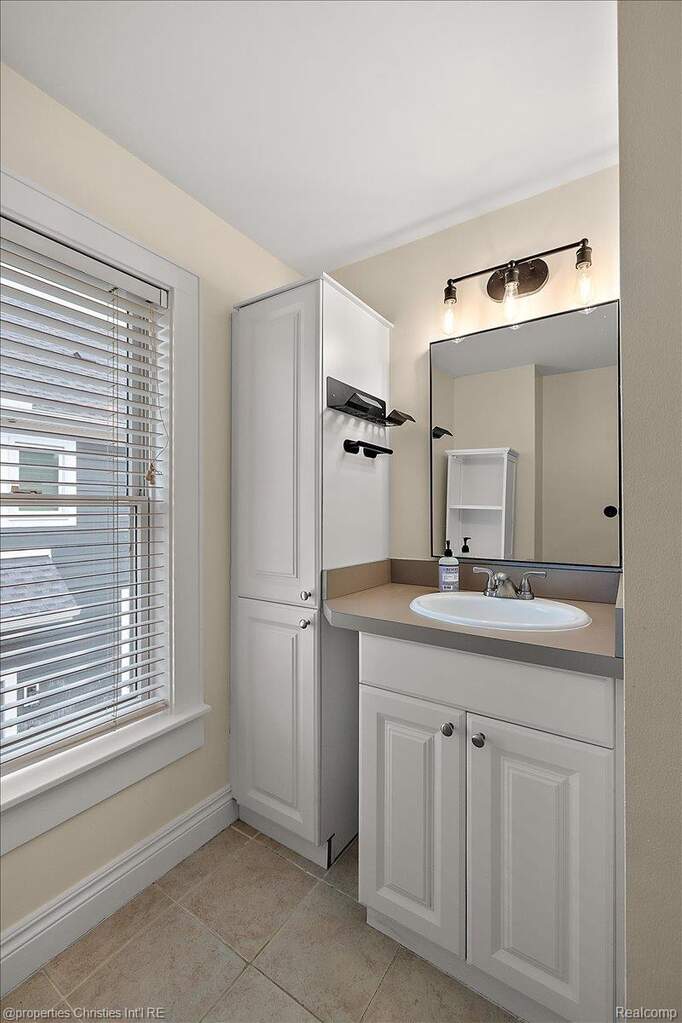 3 Bedroom Single Family Home/House's Image 28