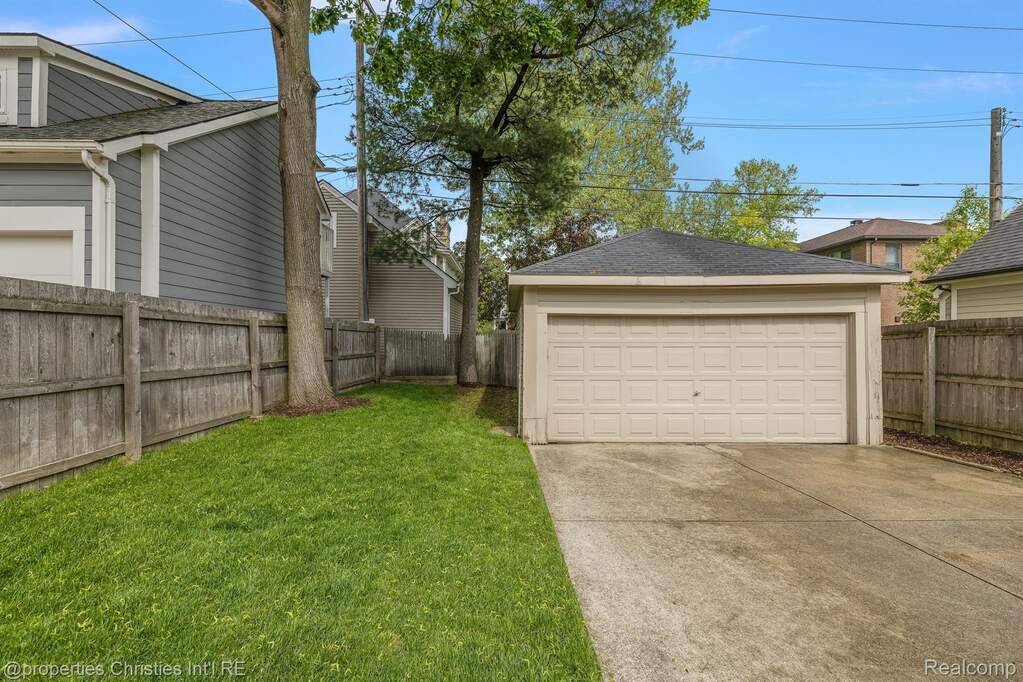 3 Bedroom Single Family Home/House's Image 35