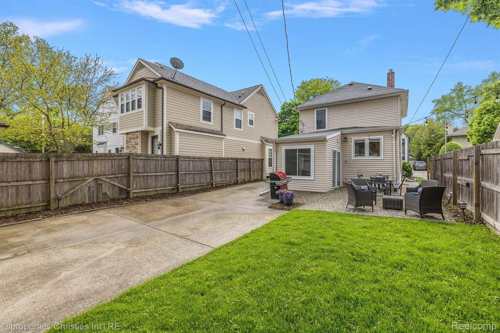 3 Bedroom Single Family Home/House's Image 37