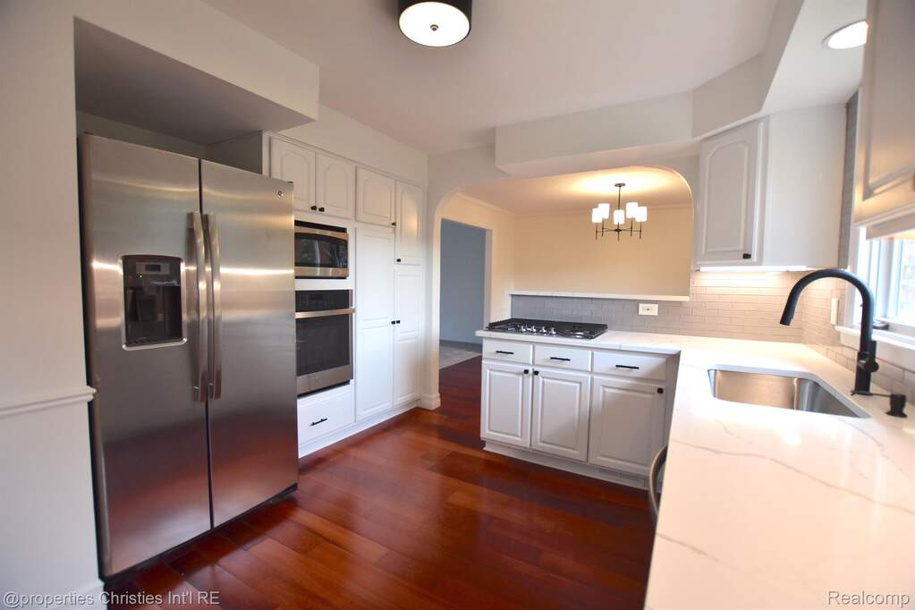 4 Bedroom Single Family Home/House's Image 8