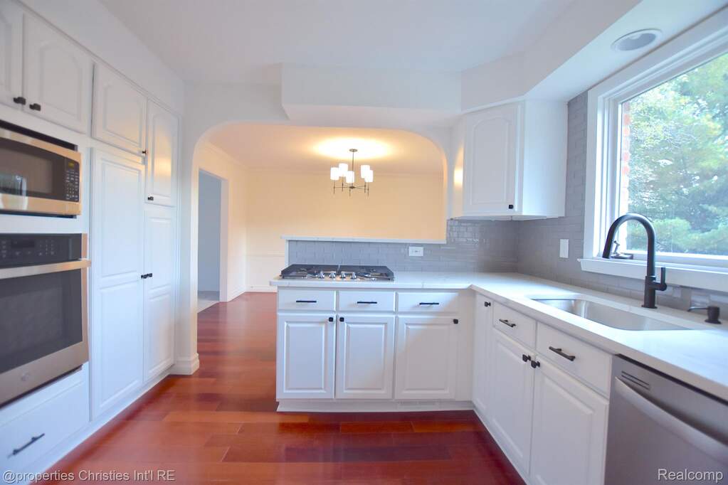 4 Bedroom Single Family Home/House's Image 12