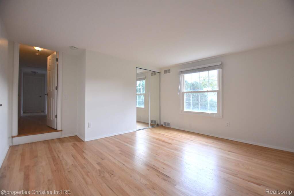4 Bedroom Single Family Home/House's Image 18