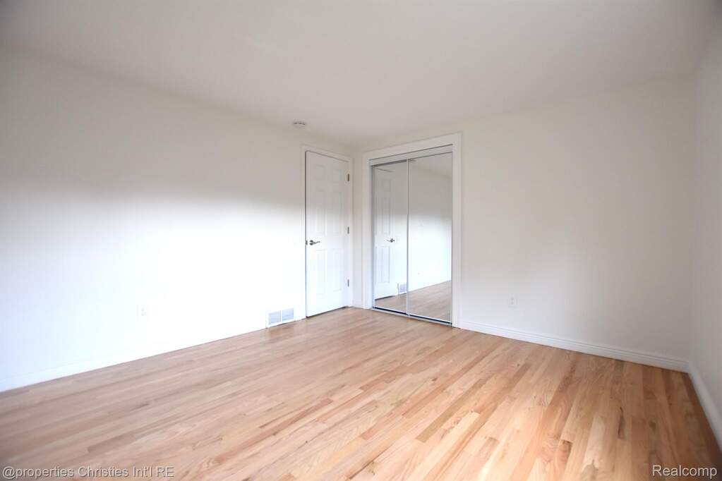 4 Bedroom Single Family Home/House's Image 20