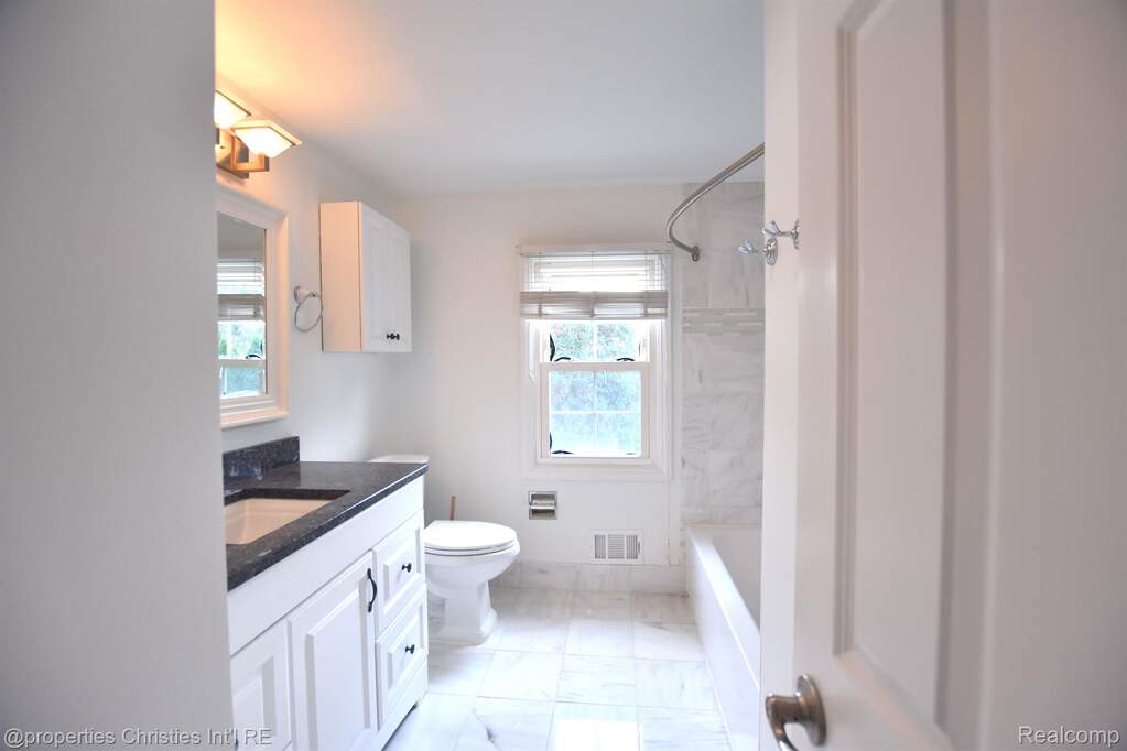 4 Bedroom Single Family Home/House's Image 21