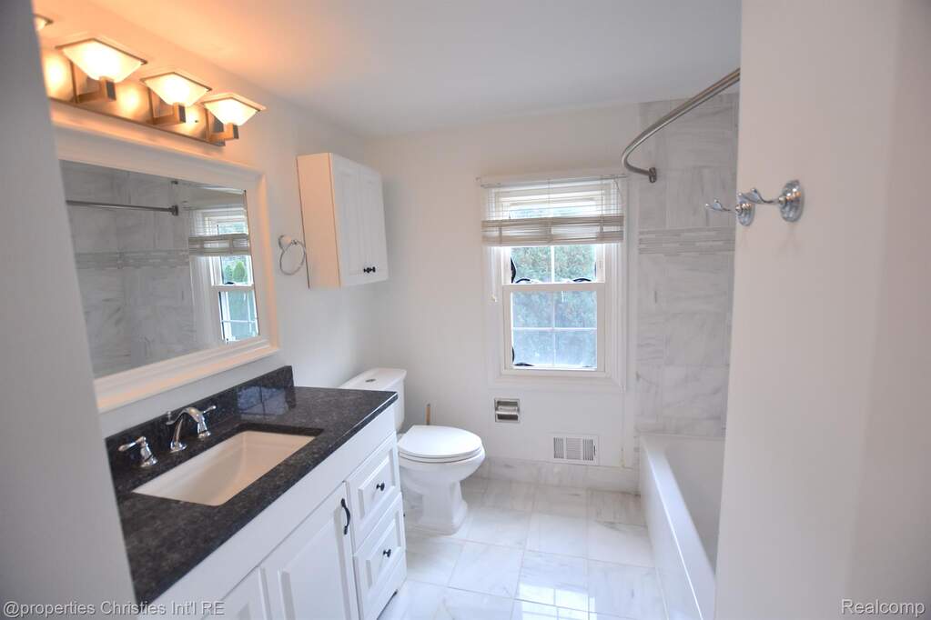 4 Bedroom Single Family Home/House's Image 22