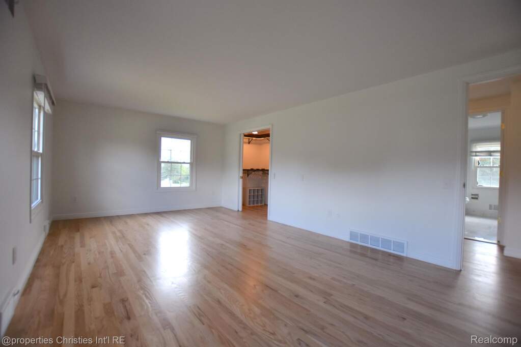 4 Bedroom Single Family Home/House's Image 25