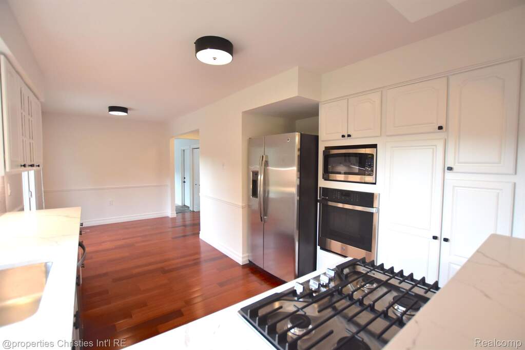 4 Bedroom Single Family Home/House's Image 4