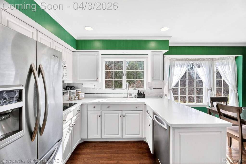 4 Bedroom Single Family Home/House's Image 8