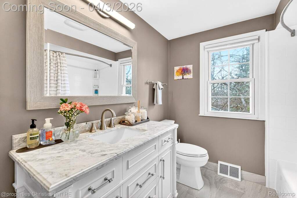 4 Bedroom Single Family Home/House's Image 18
