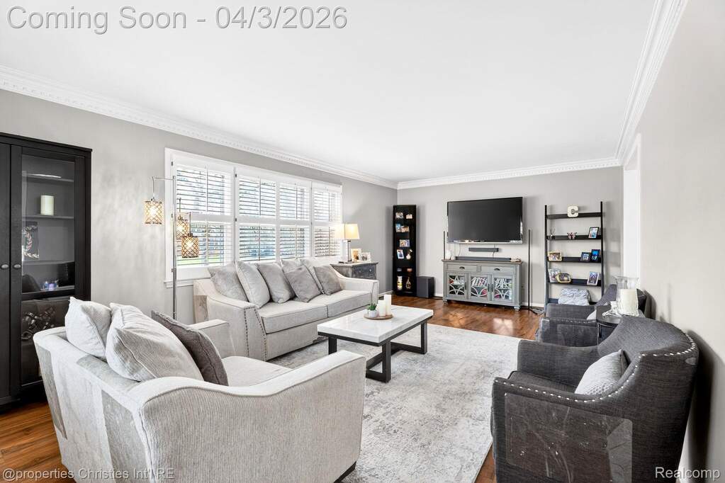4 Bedroom Single Family Home/House's Image 3