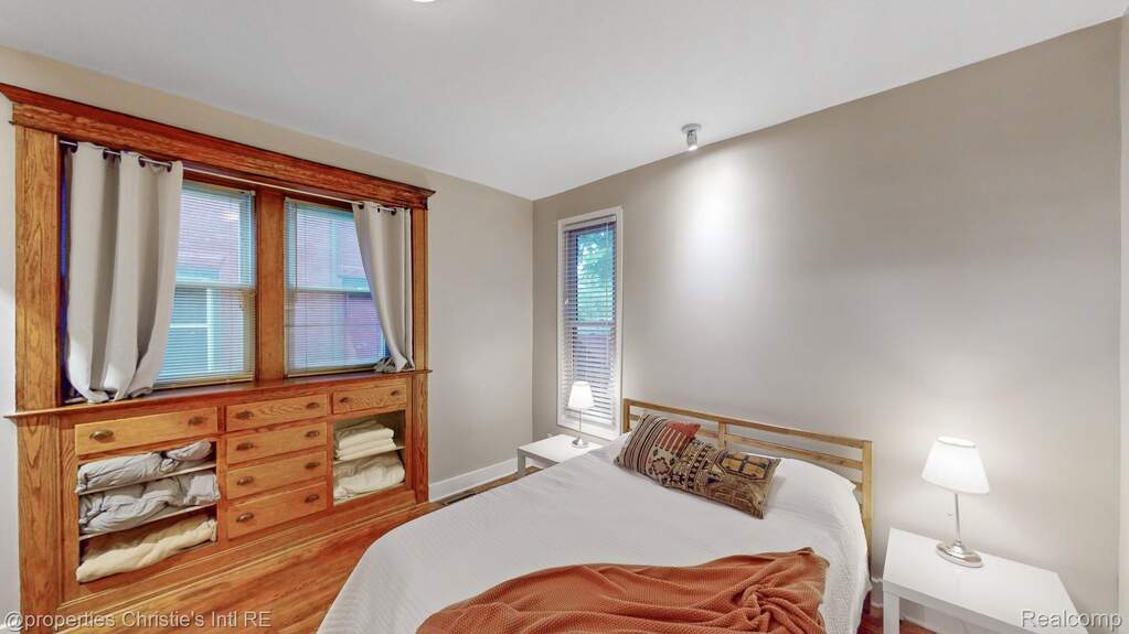 5 Bedroom Multi Unit's Image 7