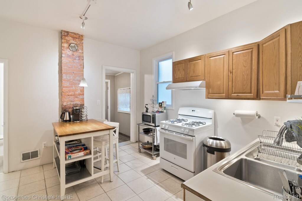 5 Bedroom Multi Unit's Image 8
