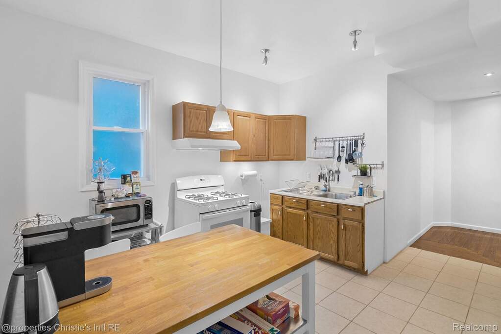 5 Bedroom Multi Unit's Image 9
