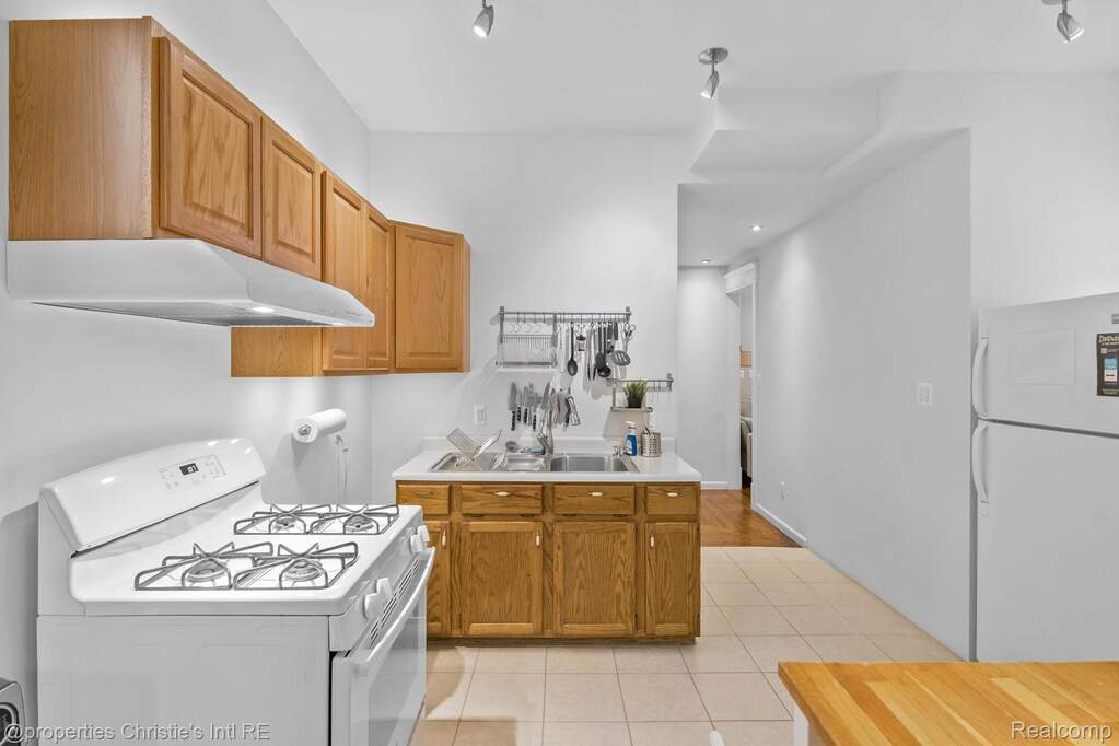 5 Bedroom Multi Unit's Image 10