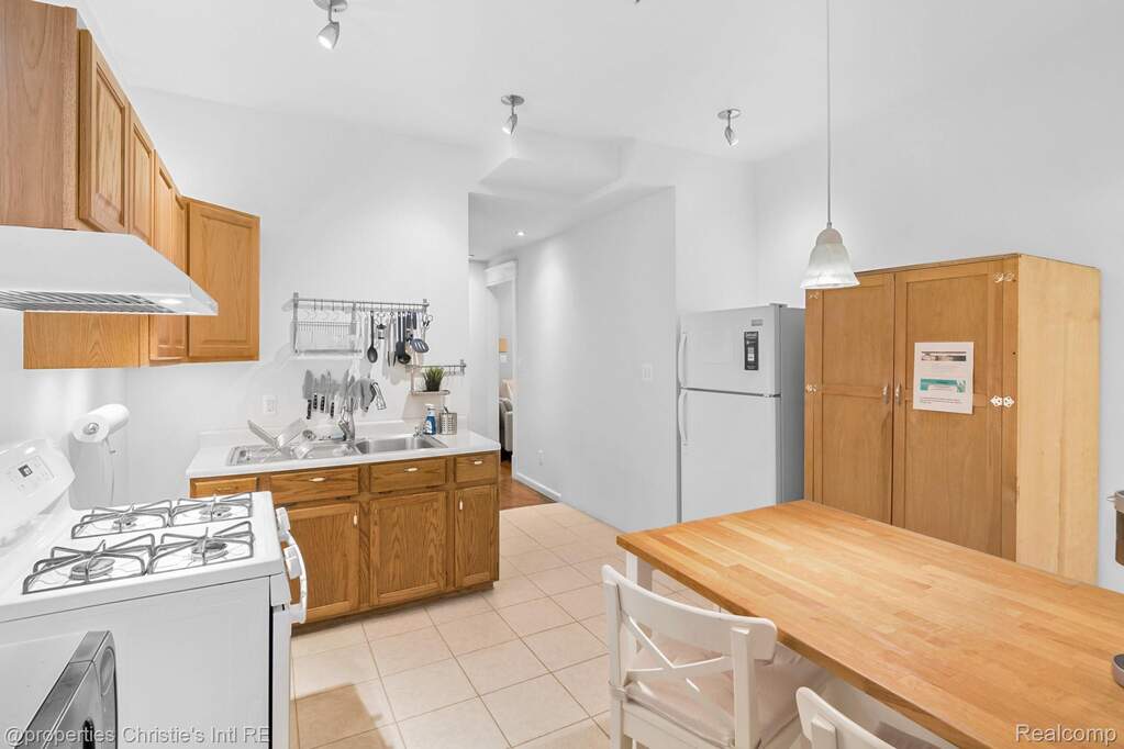 5 Bedroom Multi Unit's Image 11
