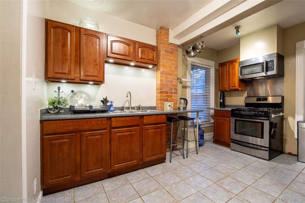 5 Bedroom Multi Unit's Image 16