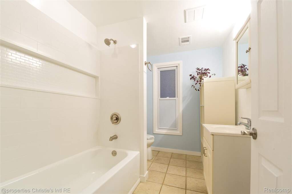 5 Bedroom Multi Unit's Image 17