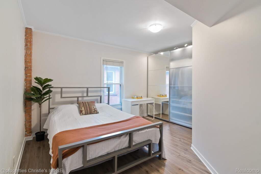 5 Bedroom Multi Unit's Image 18