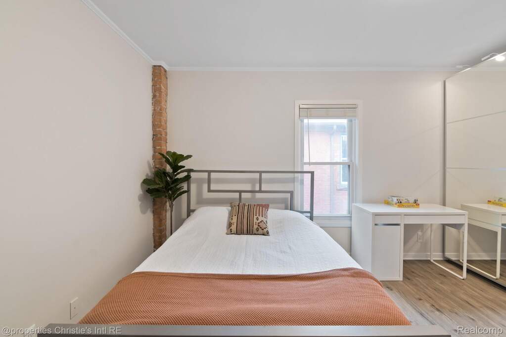 5 Bedroom Multi Unit's Image 19