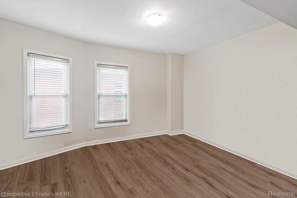 5 Bedroom Multi Unit's Image 20