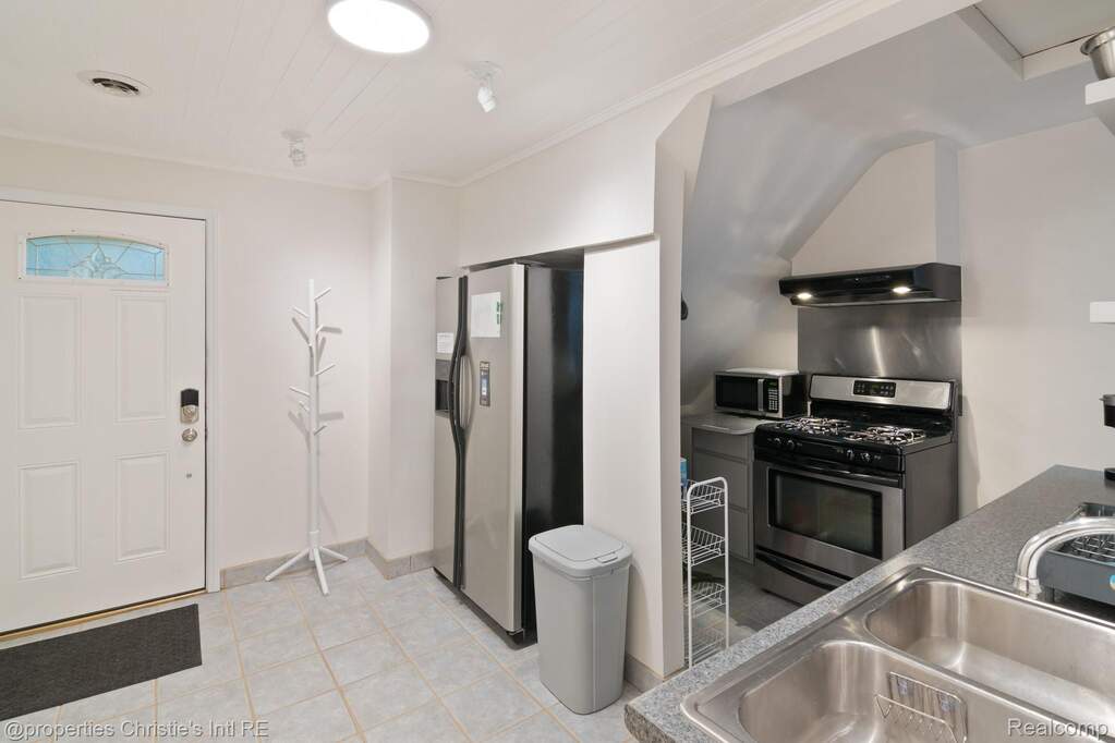 5 Bedroom Multi Unit's Image 23