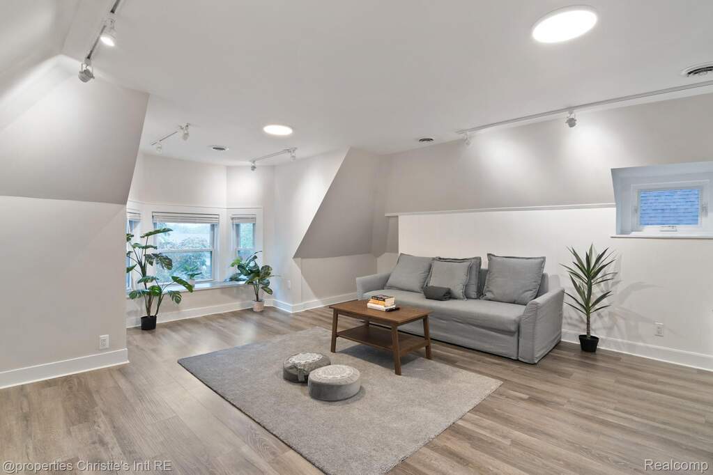 5 Bedroom Multi Unit's Image 33