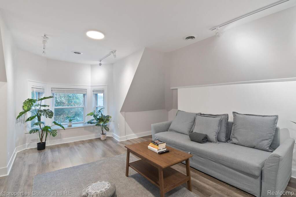 5 Bedroom Multi Unit's Image 34