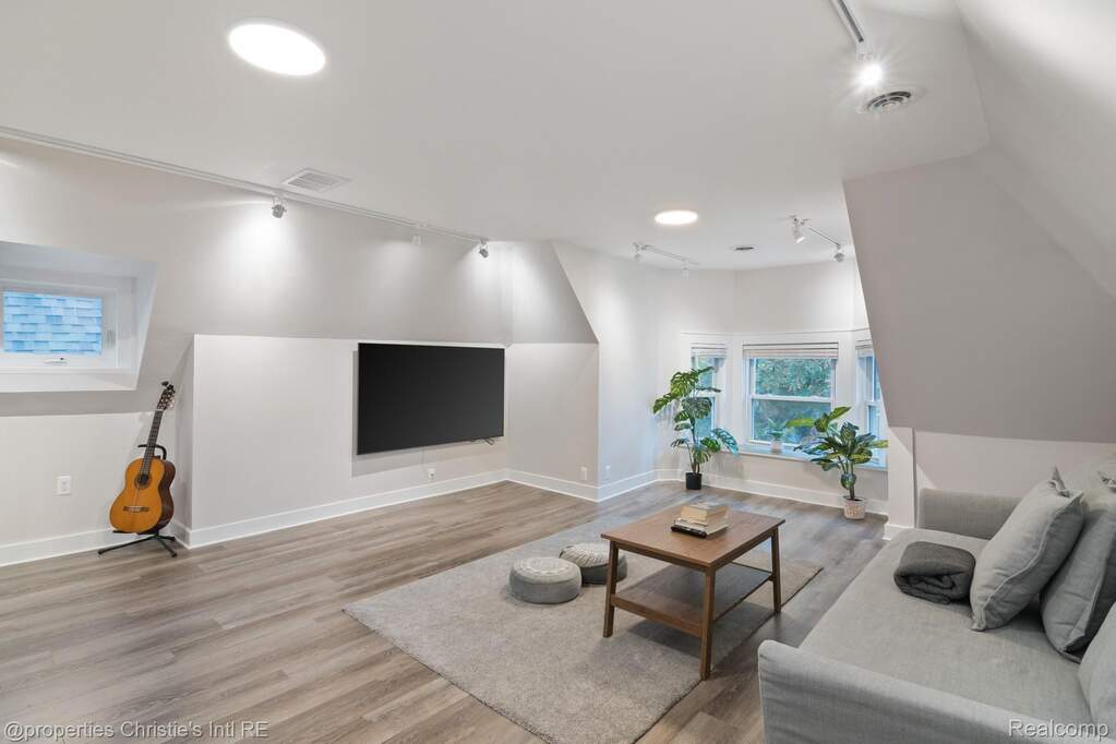 5 Bedroom Multi Unit's Image 35