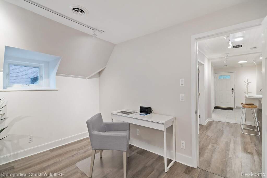 5 Bedroom Multi Unit's Image 37